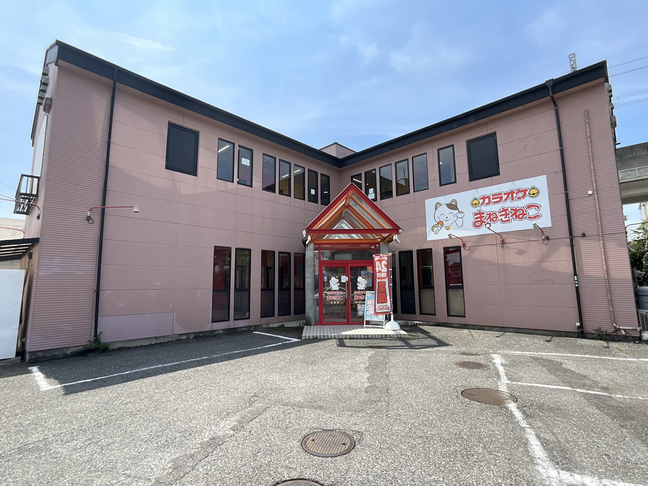 カラオケまねきねこ太田店外観