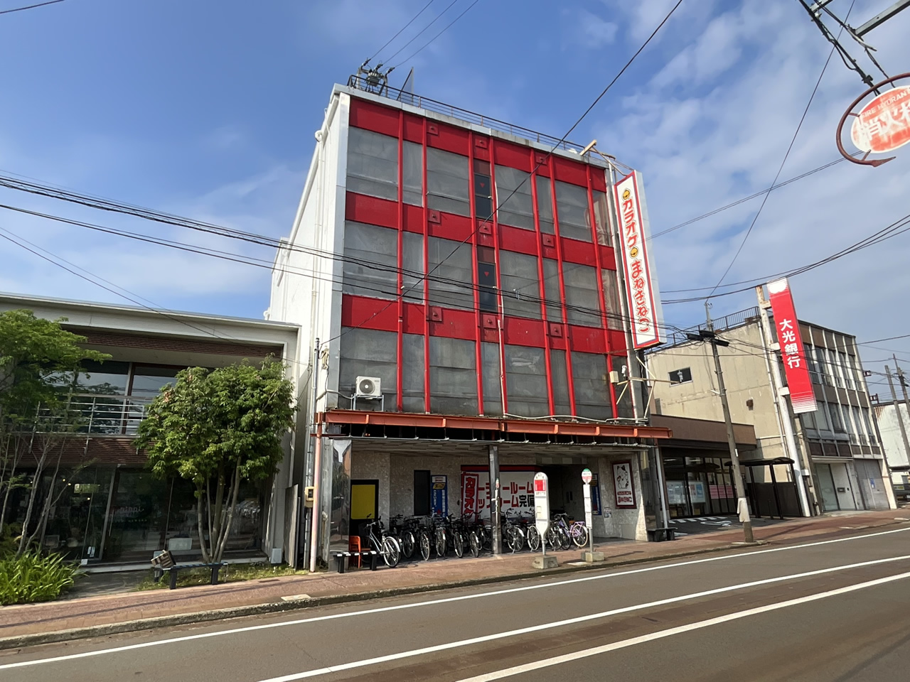カラオケまねきねこ三条本町店外観