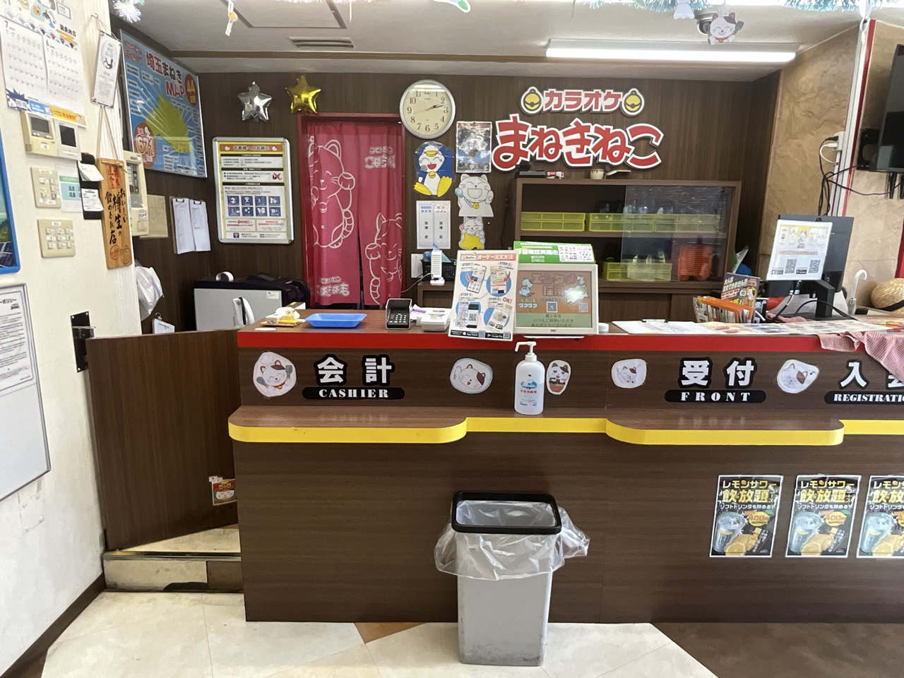 カラオケまねきねこ鳩ヶ谷店フロント
