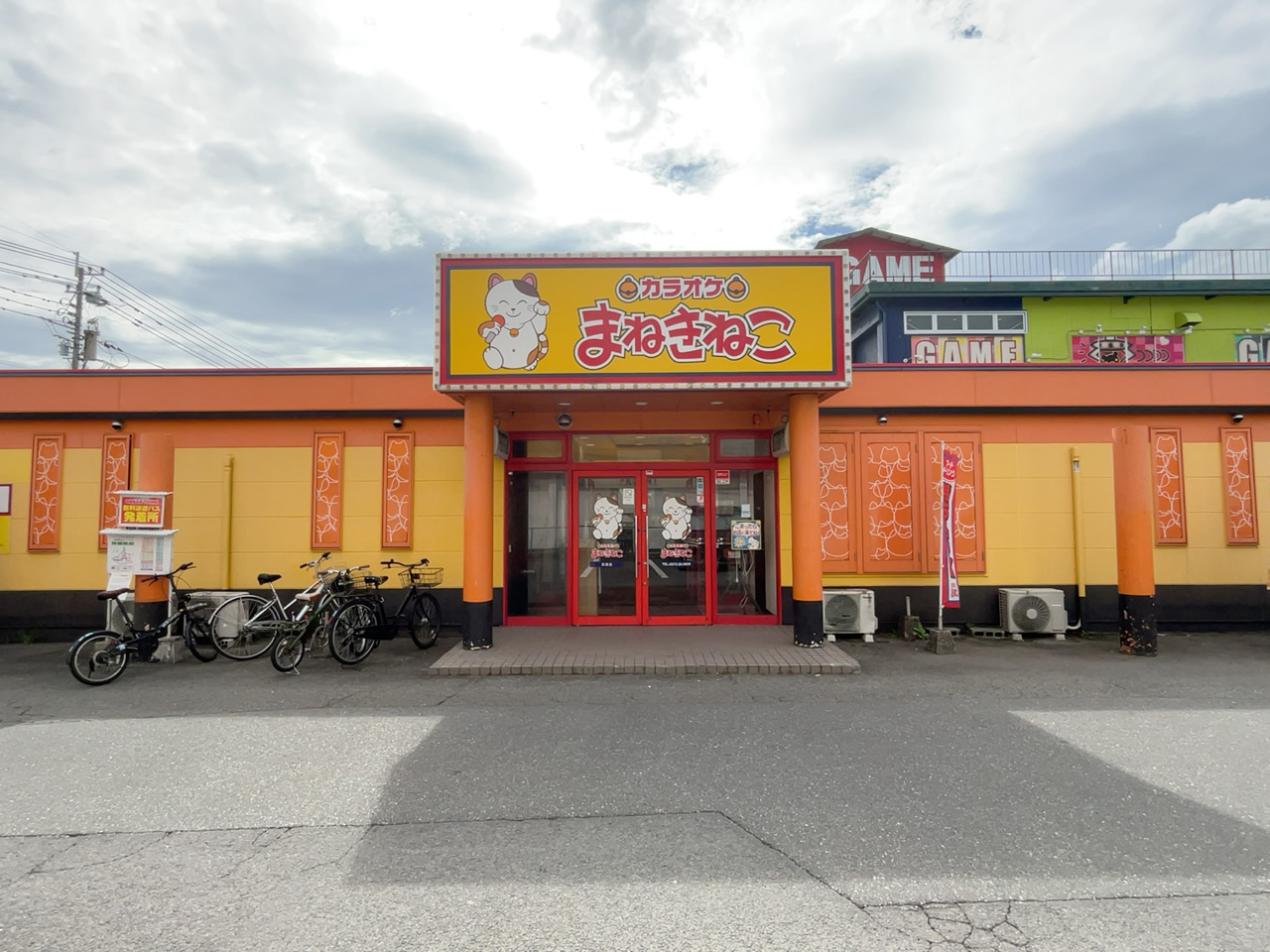 カラオケまねきねこ日田店外観