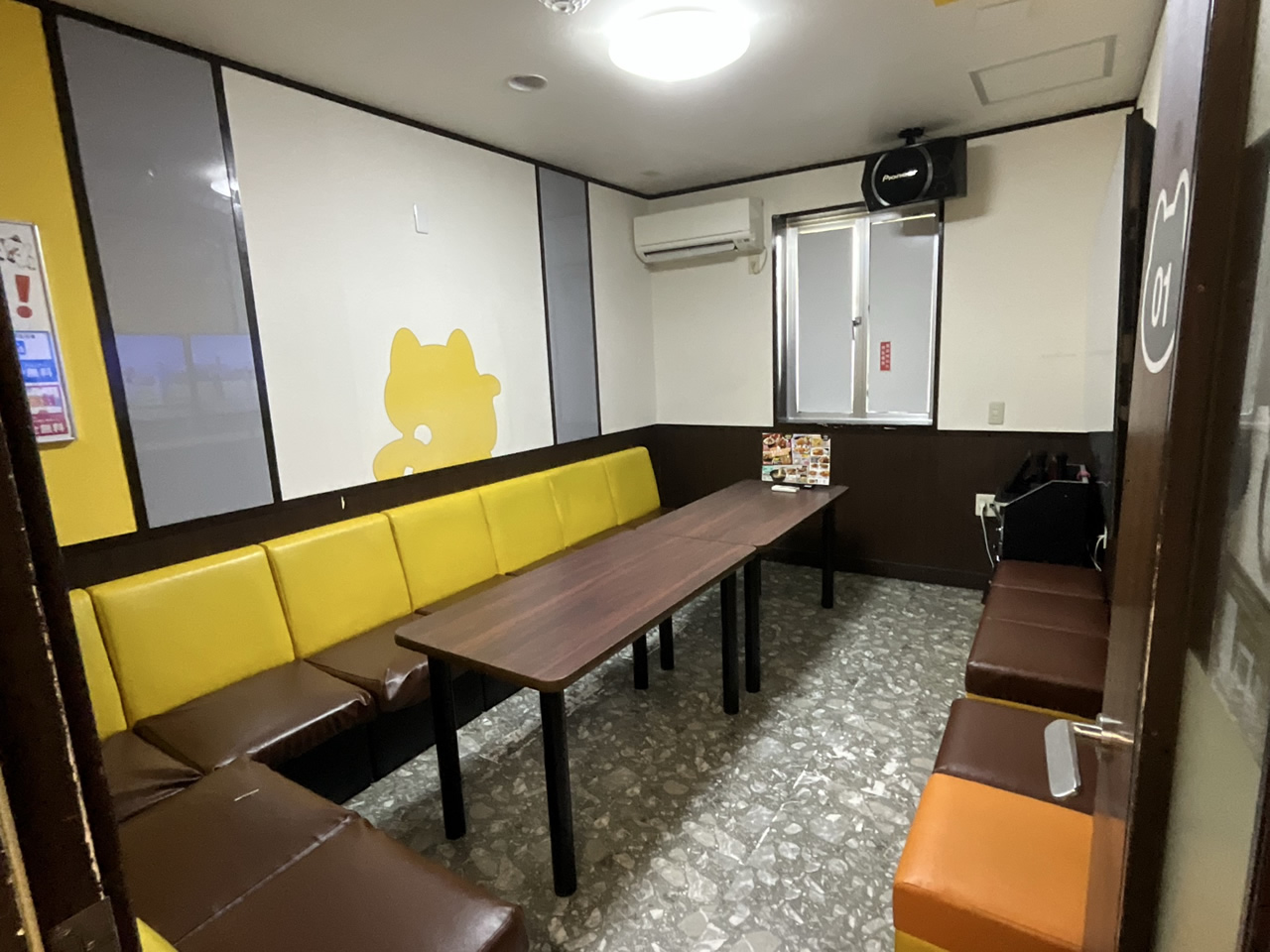 カラオケまねきねこ西脇店ルーム