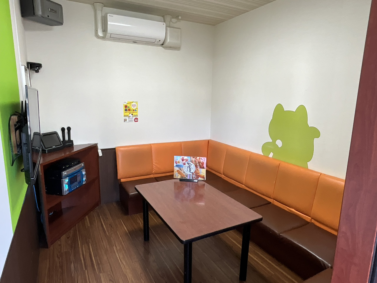 カラオケまねきねこ宜野湾店ルーム