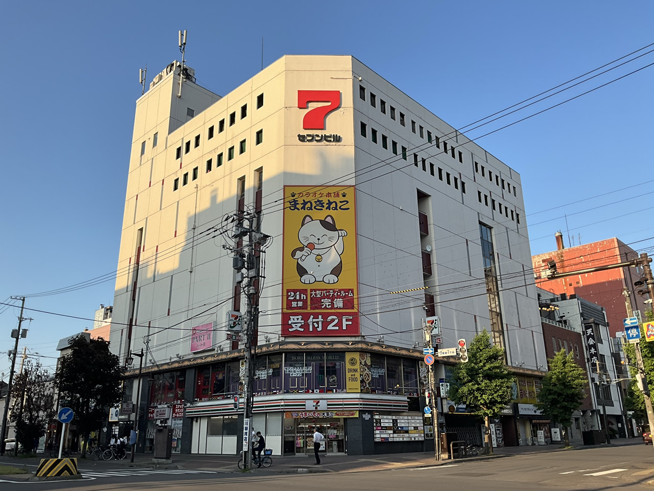 カラオケまねきねこ旭川さんろく街店外観