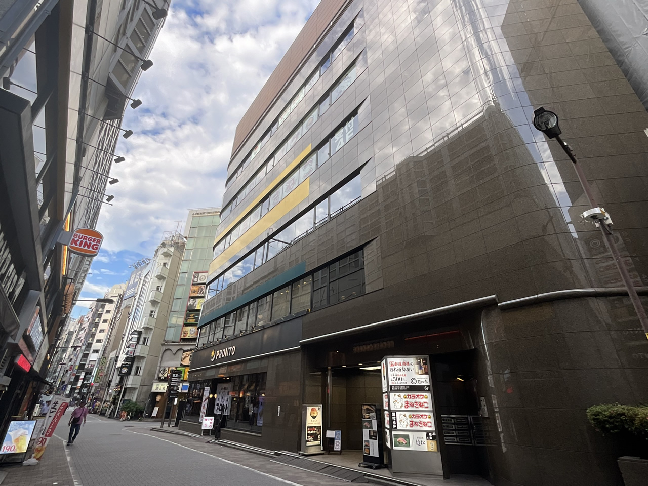 カラオケまねきねこ神田南口店外観
