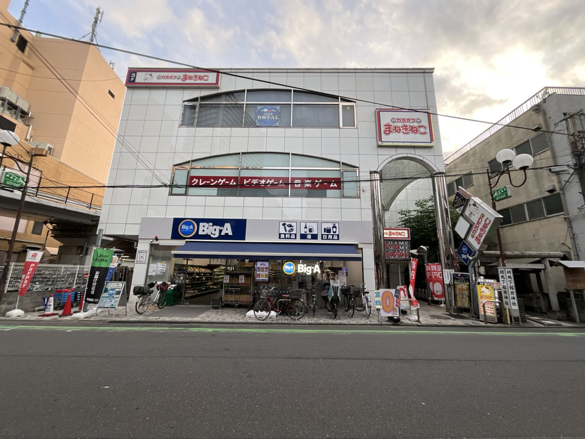 カラオケまねきねこ上尾東口店外観