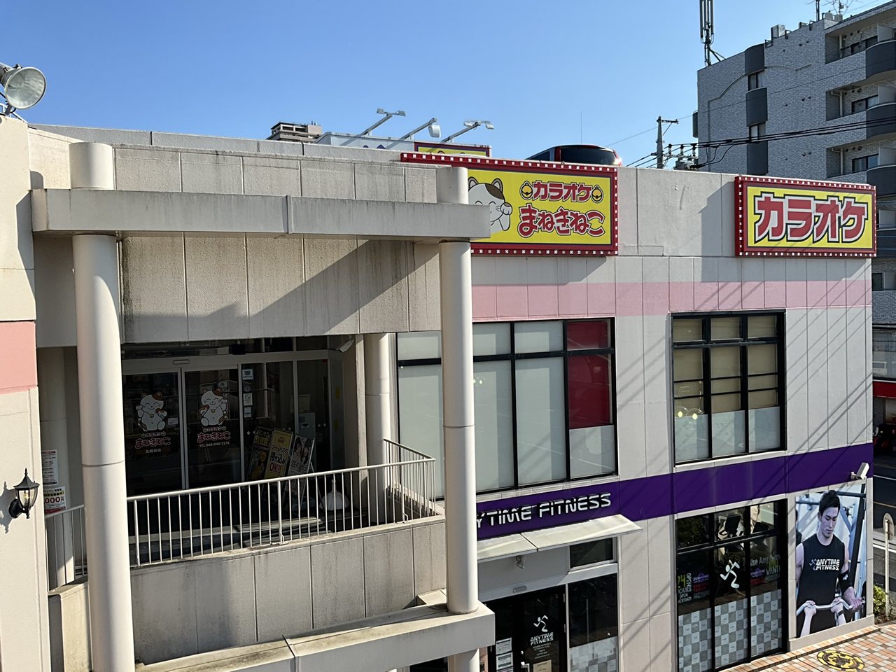 カラオケまねきねこ北越谷店外観