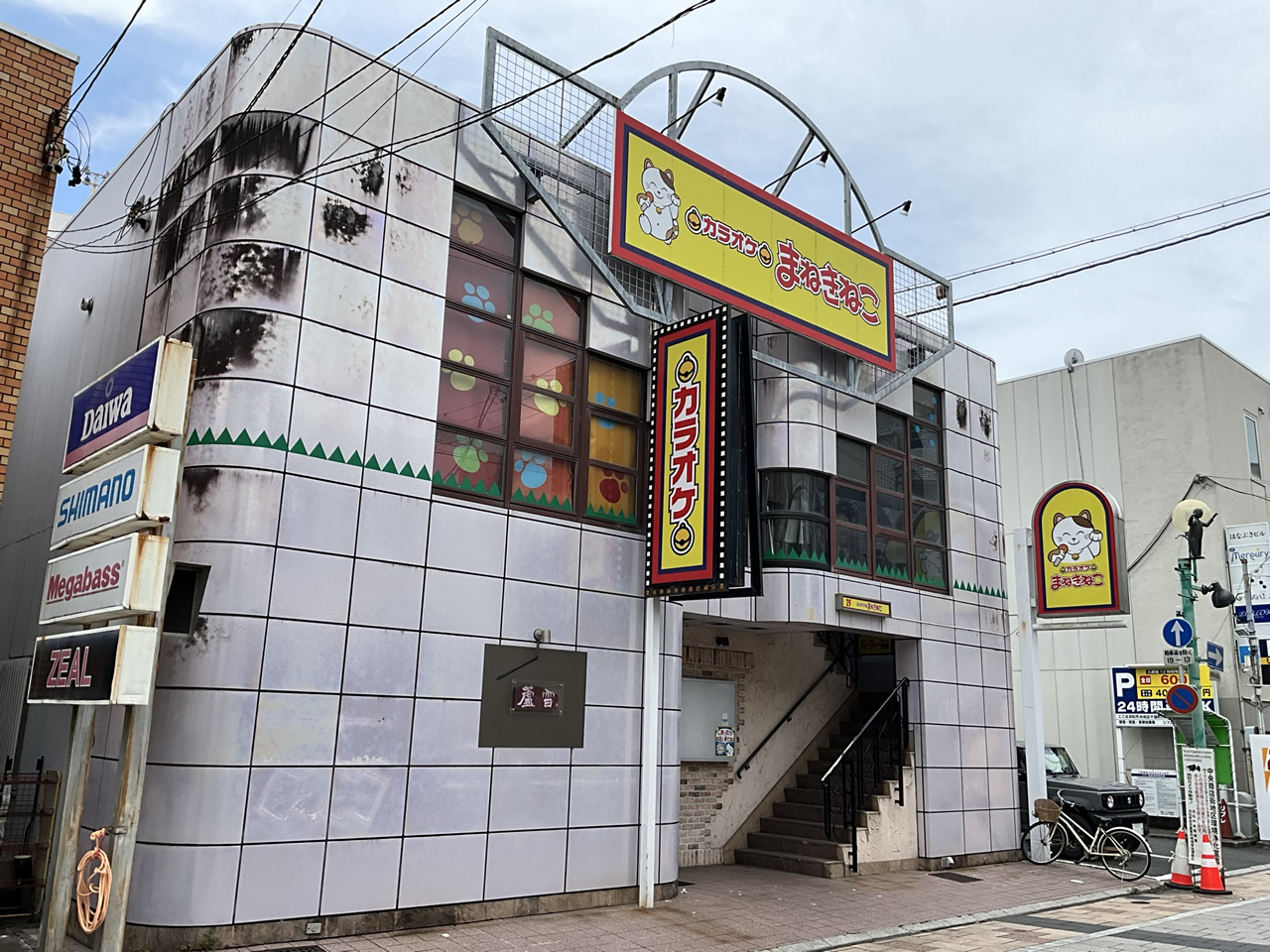 カラオケまねきねこ新浜松駅前店外観