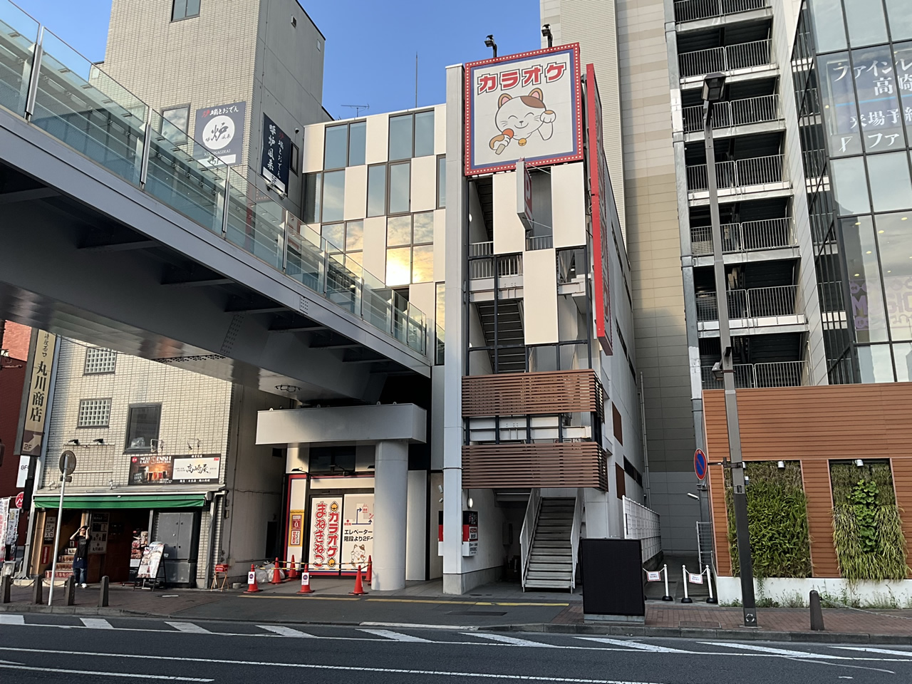 カラオケまねきねこ高崎駅西口２号店外観