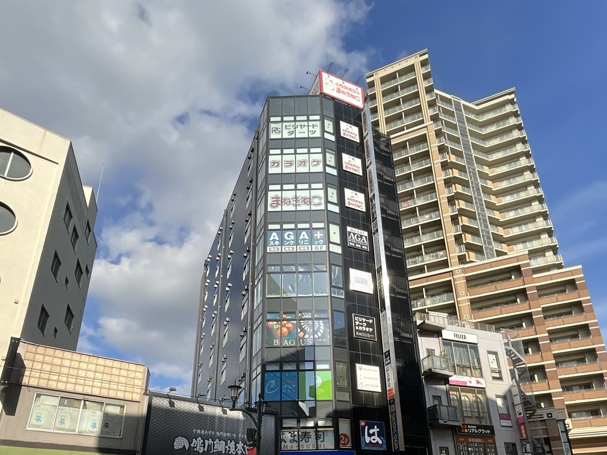 カラオケまねきねこ船橋本店外観