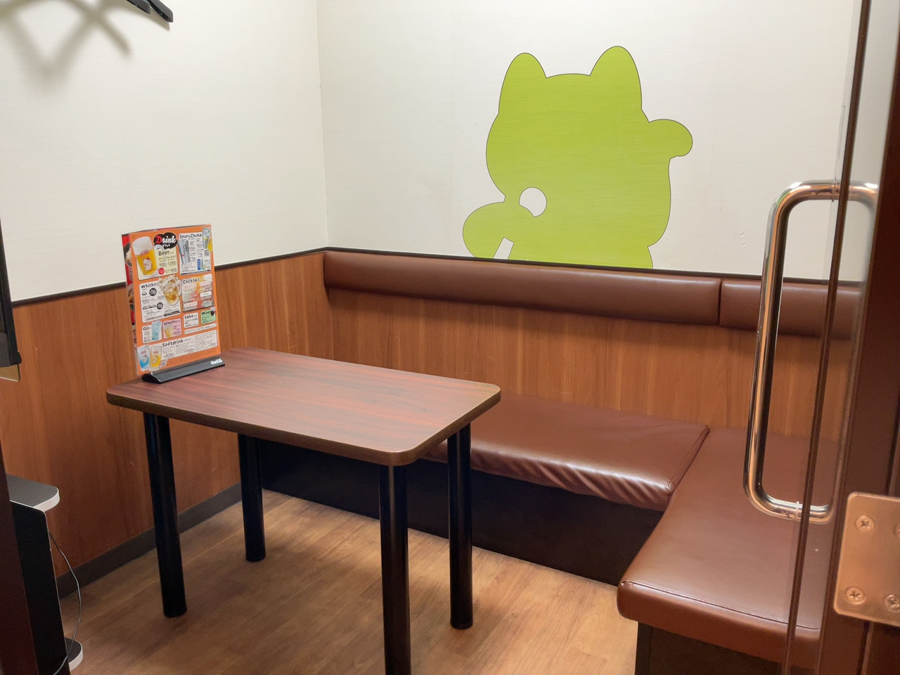 カラオケまねきねこ甲府駅前店ルーム