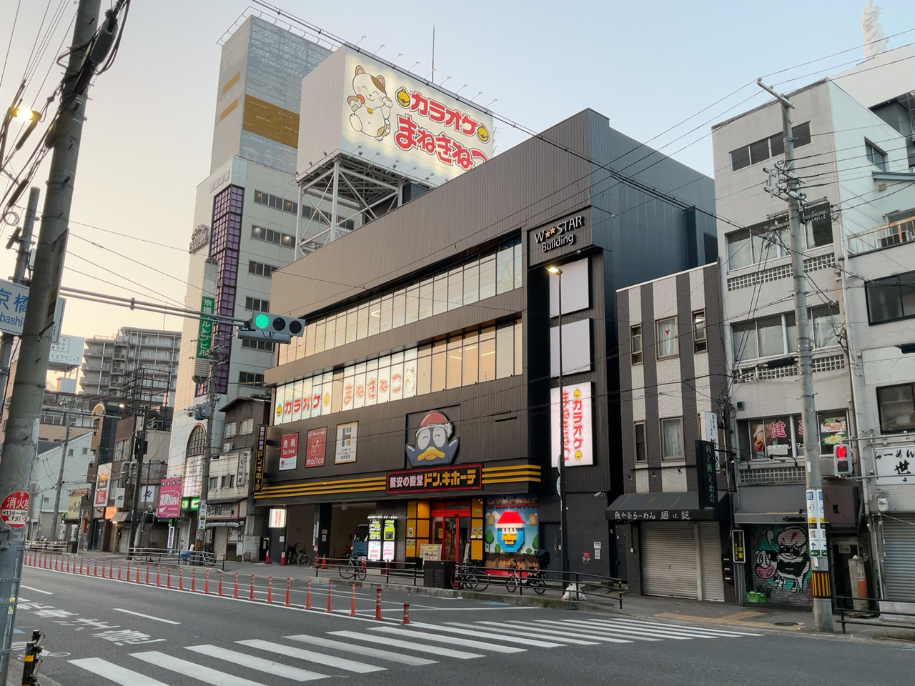 カラオケまねきねこ京橋店外観