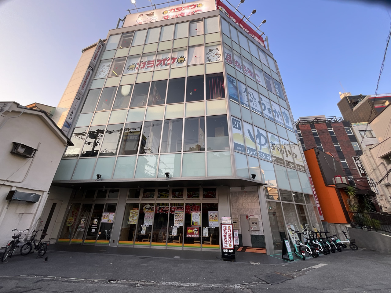 カラオケまねきねこ京橋駅前店外観