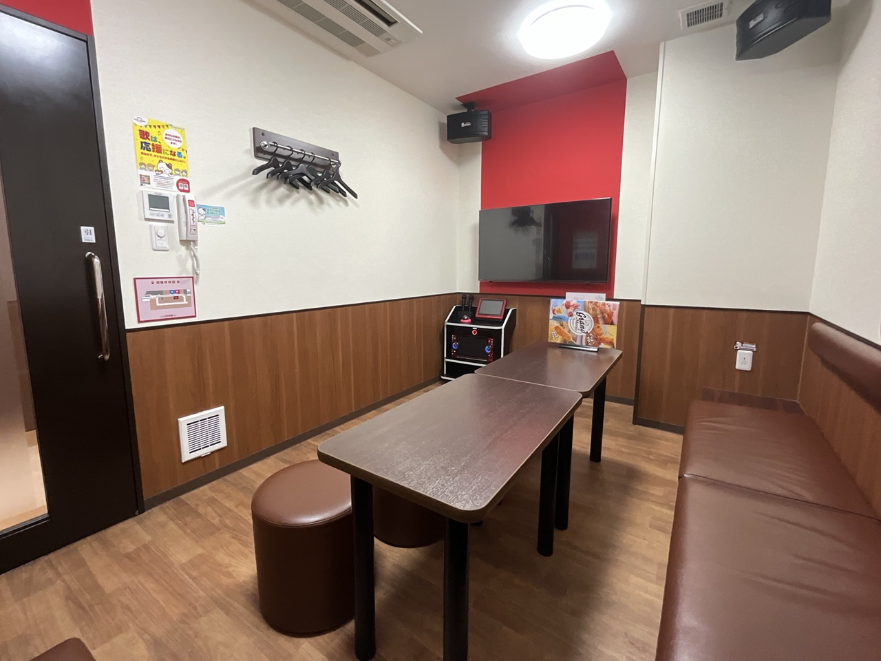 カラオケまねきねこすすきの第3グリーンビル店ルーム