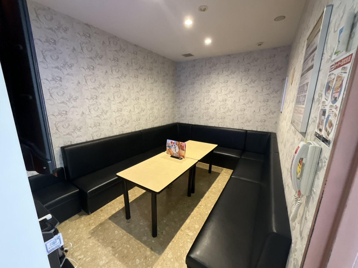 カラオケまねきねこ八戸長横町店ルーム
