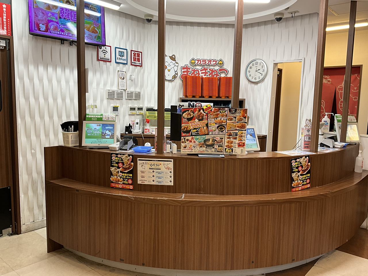 カラオケまねきねこ桜木町店フロント