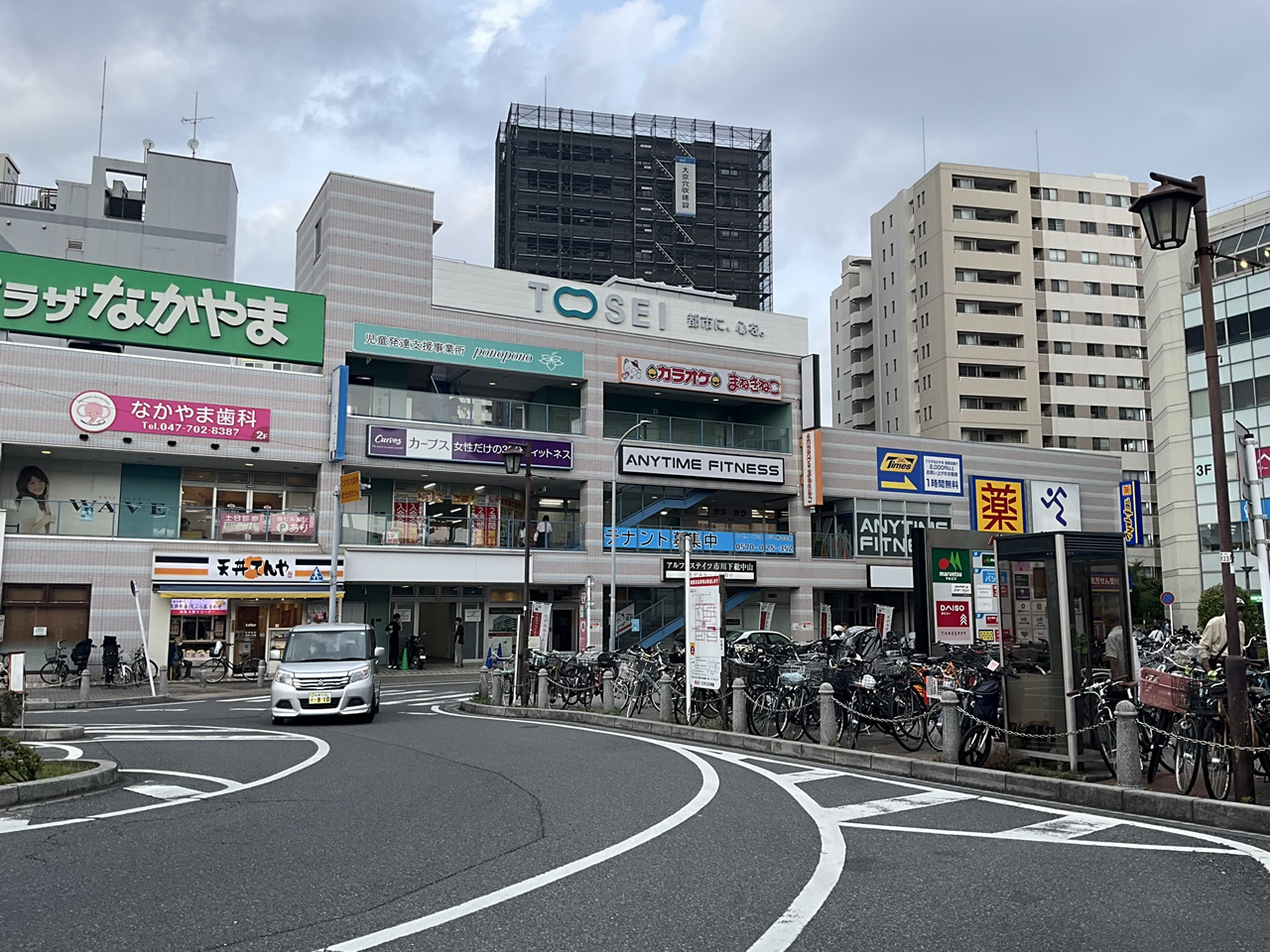カラオケまねきねこ下総中山店外観