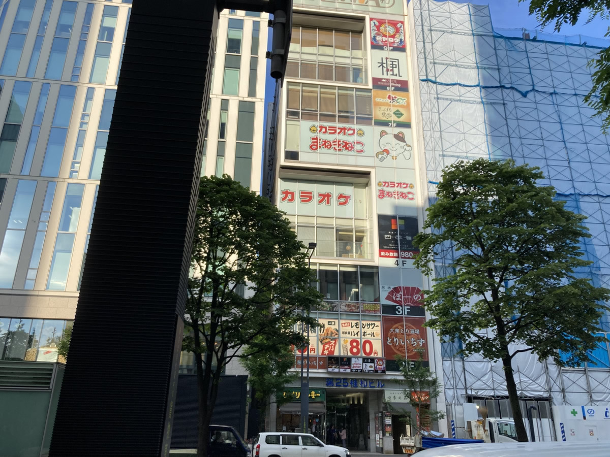 カラオケまねきねこ札幌北2条店外観