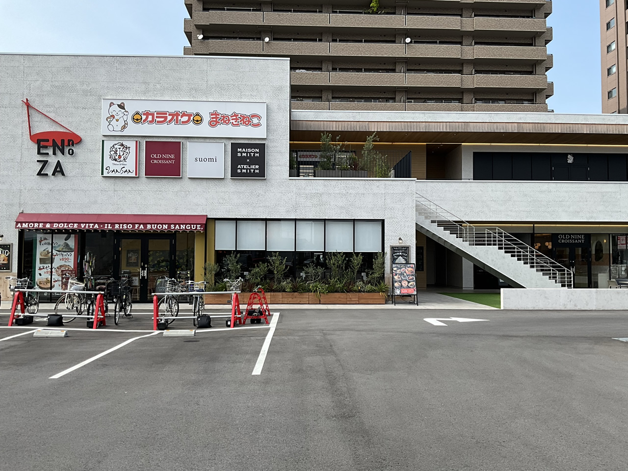 カラオケまねきねこ出雲店外観